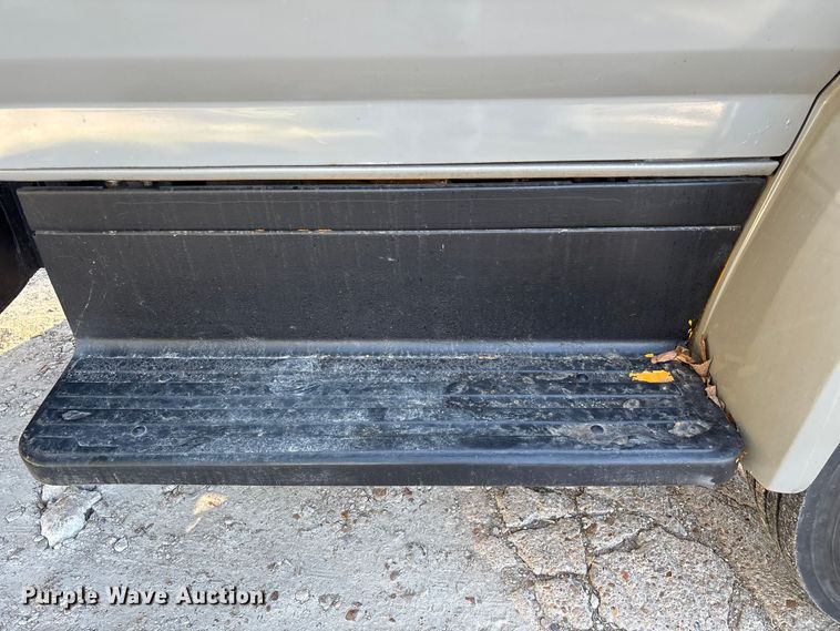 image for item EA6995 1985 Ford F700 dump flatbed truck