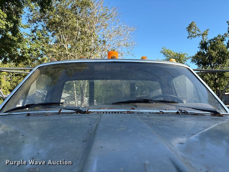 image for item EA6995 1985 Ford F700 dump flatbed truck