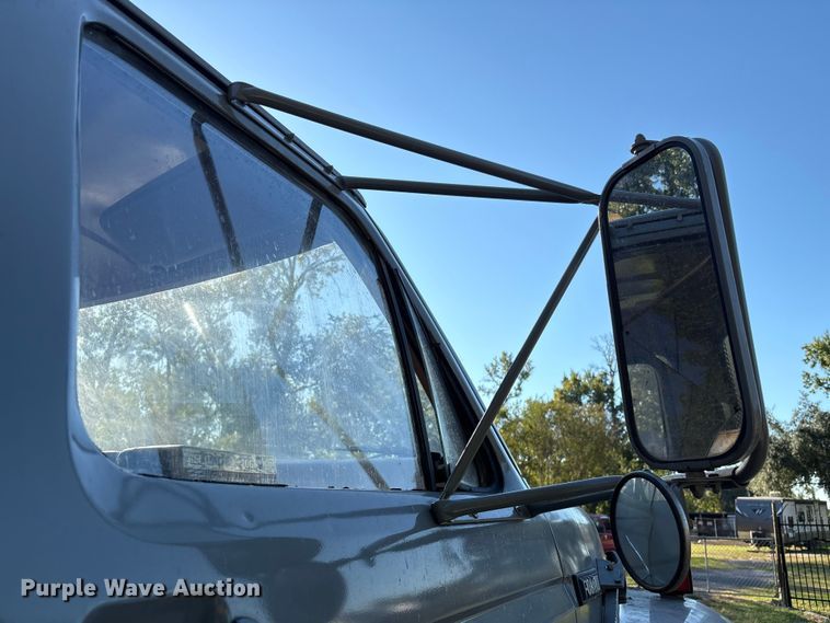 image for item EA6995 1985 Ford F700 dump flatbed truck