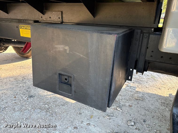 image for item EA6995 1985 Ford F700 dump flatbed truck