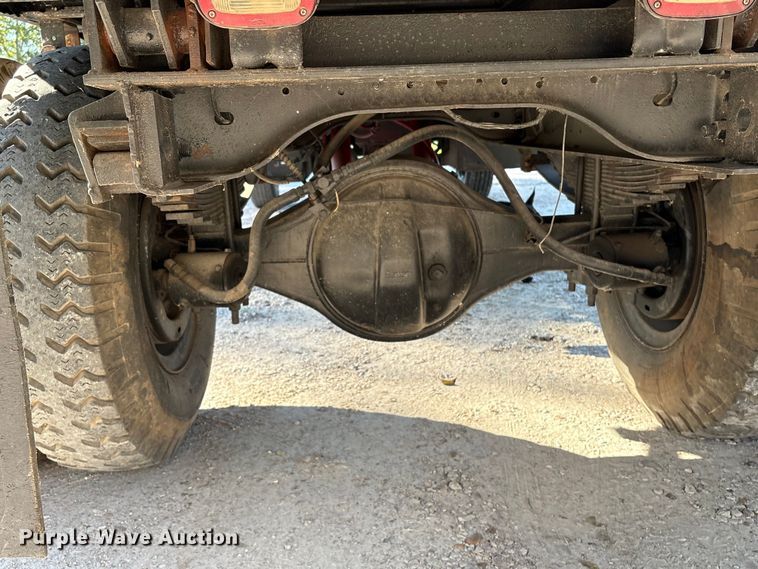 image for item EA6995 1985 Ford F700 dump flatbed truck