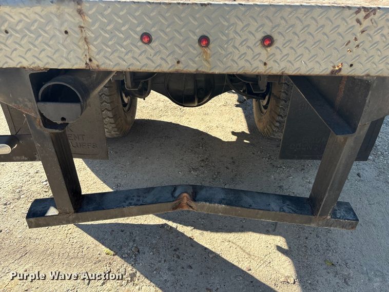 image for item EA6995 1985 Ford F700 dump flatbed truck