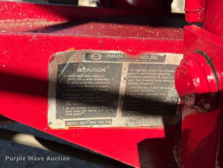 image for item EA6995 1985 Ford F700 dump flatbed truck