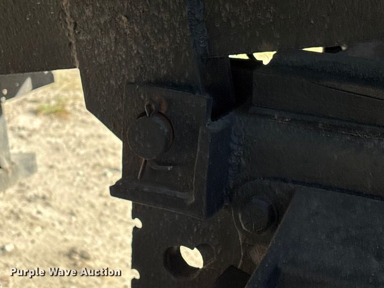 image for item EA6995 1985 Ford F700 dump flatbed truck