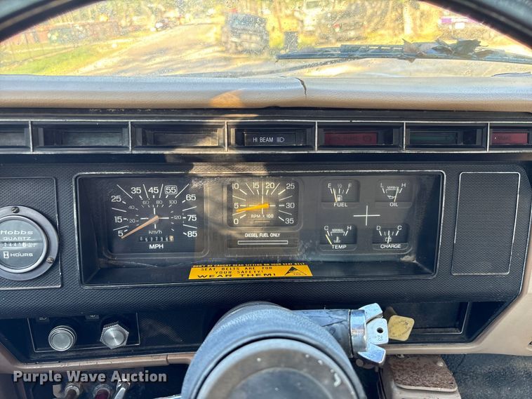 image for item EA6995 1985 Ford F700 dump flatbed truck