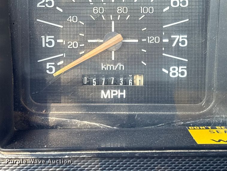 image for item EA6995 1985 Ford F700 dump flatbed truck