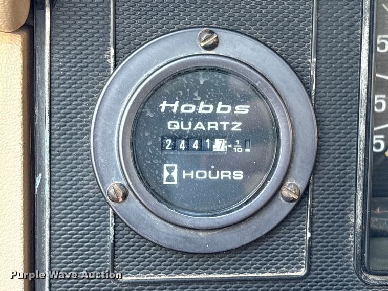 image for item EA6995 1985 Ford F700 dump flatbed truck