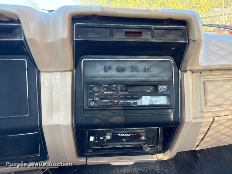 image for item EA6995 1985 Ford F700 dump flatbed truck