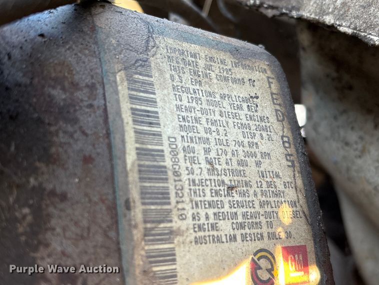 image for item EA6995 1985 Ford F700 dump flatbed truck