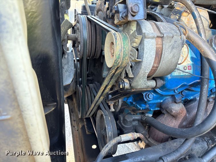 image for item EA6995 1985 Ford F700 dump flatbed truck