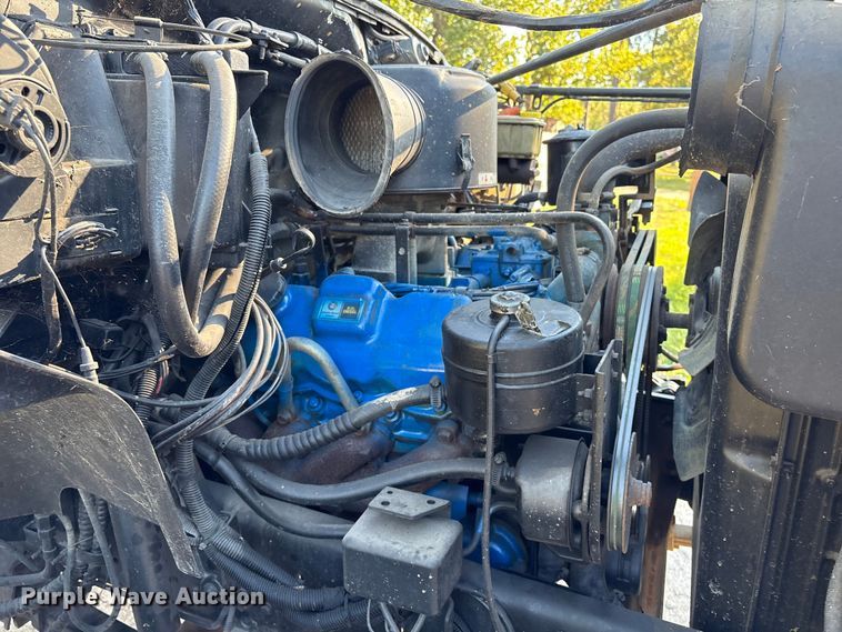 image for item EA6995 1985 Ford F700 dump flatbed truck