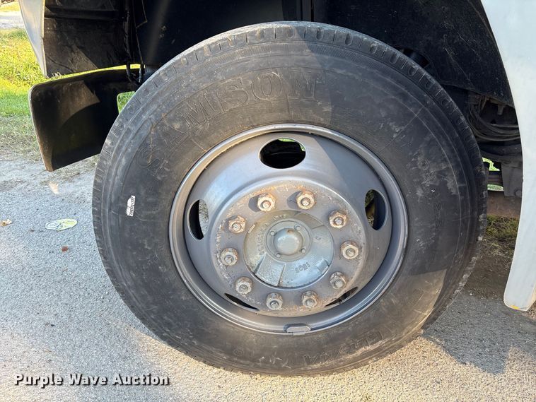 image for item EA6995 1985 Ford F700 dump flatbed truck