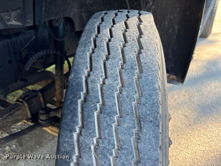 image for item EA6995 1985 Ford F700 dump flatbed truck