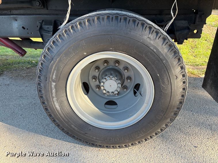 image for item EA6995 1985 Ford F700 dump flatbed truck