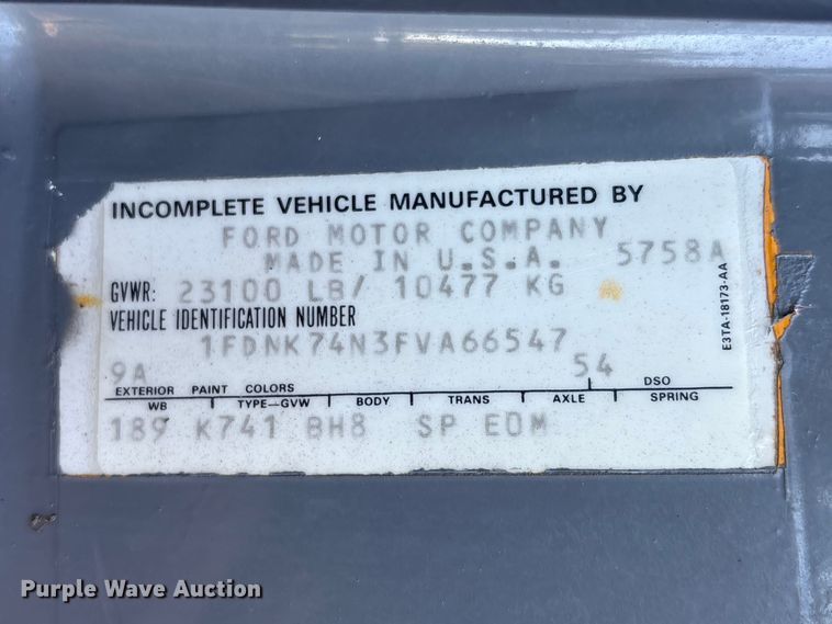 image for item EA6995 1985 Ford F700 dump flatbed truck