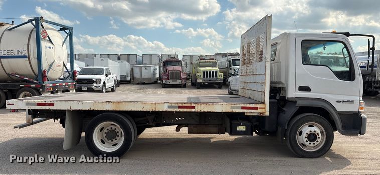 image for item EA6996 2007 Ford LCF flatbed truck