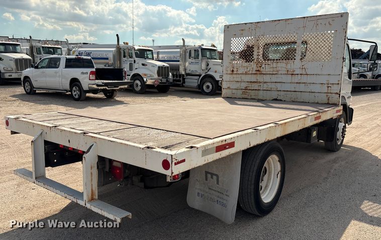 image for item EA6996 2007 Ford LCF flatbed truck