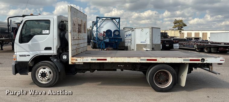 image for item EA6996 2007 Ford LCF flatbed truck