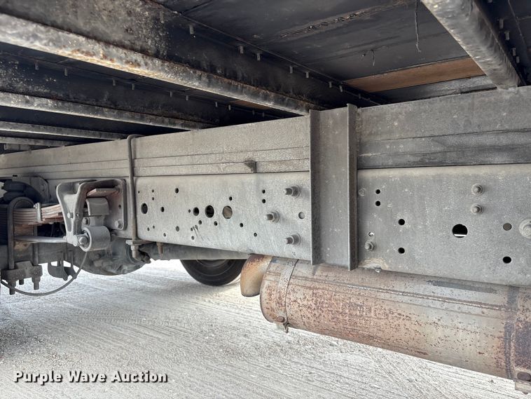 image for item EA6996 2007 Ford LCF flatbed truck