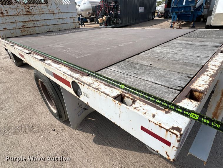 image for item EA6996 2007 Ford LCF flatbed truck