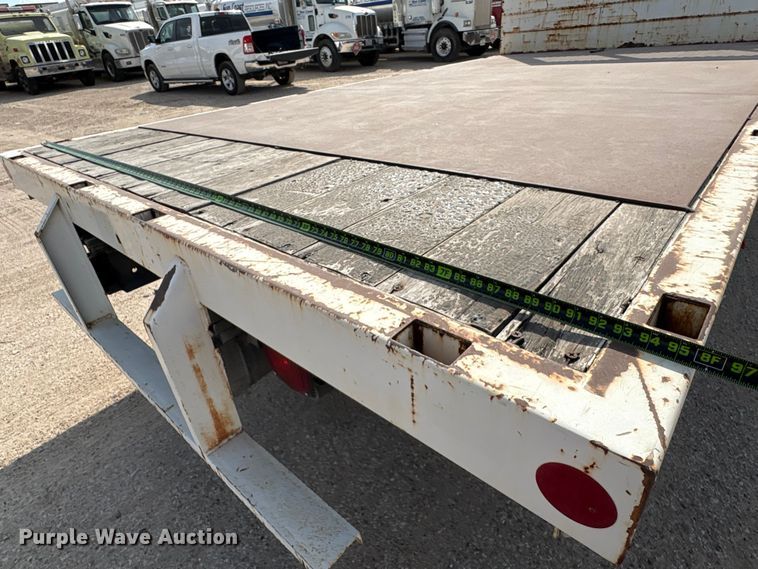 image for item EA6996 2007 Ford LCF flatbed truck