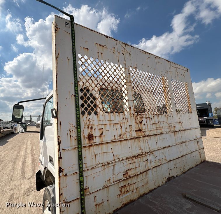 image for item EA6996 2007 Ford LCF flatbed truck