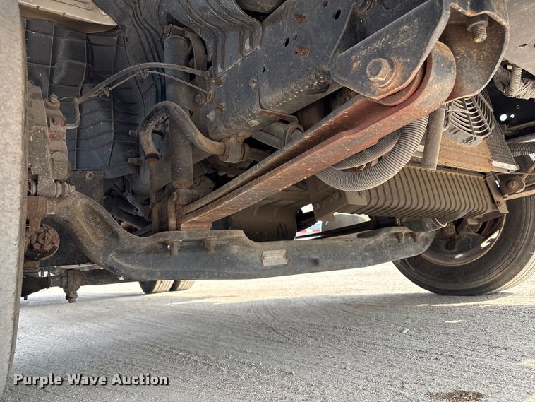 image for item EA6996 2007 Ford LCF flatbed truck