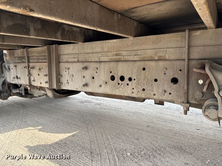 image for item EA6996 2007 Ford LCF flatbed truck