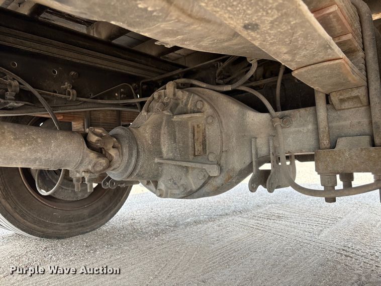 image for item EA6996 2007 Ford LCF flatbed truck