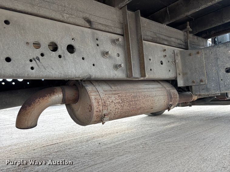 image for item EA6996 2007 Ford LCF flatbed truck