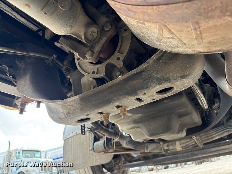 image for item EA6996 2007 Ford LCF flatbed truck