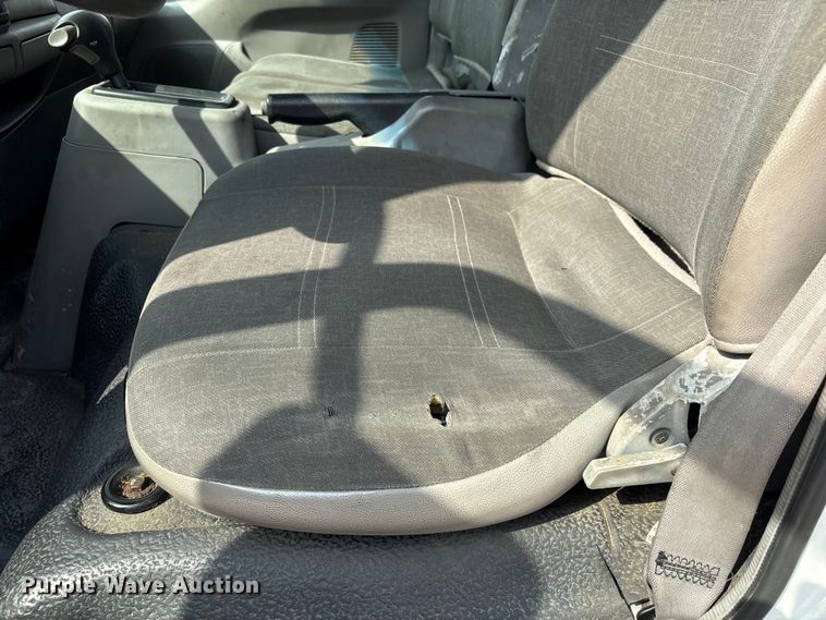 image for item EA6996 2007 Ford LCF flatbed truck