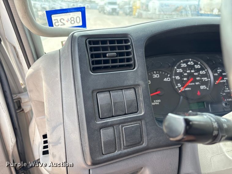 image for item EA6996 2007 Ford LCF flatbed truck