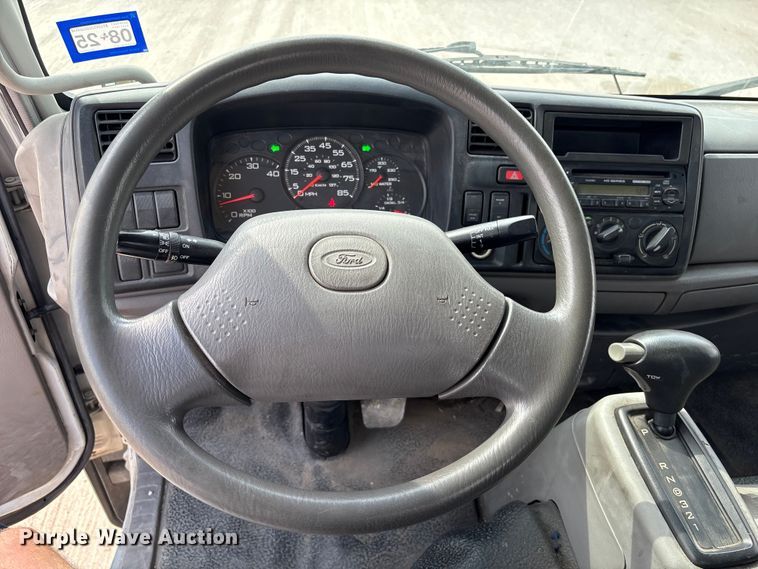 image for item EA6996 2007 Ford LCF flatbed truck