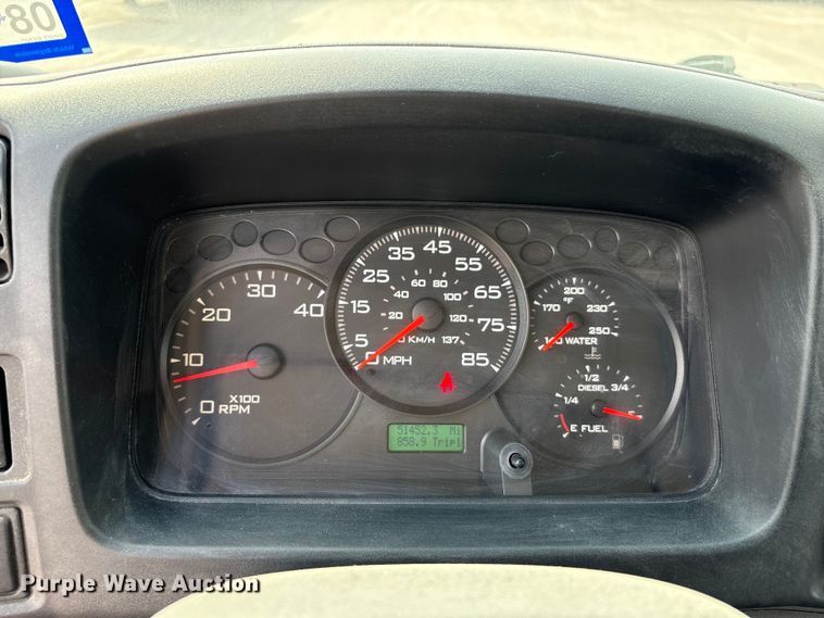 image for item EA6996 2007 Ford LCF flatbed truck