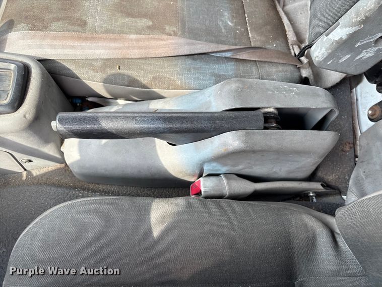 image for item EA6996 2007 Ford LCF flatbed truck