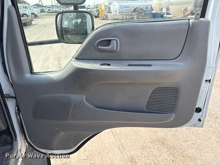 image for item EA6996 2007 Ford LCF flatbed truck