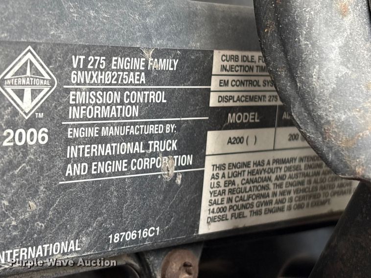 image for item EA6996 2007 Ford LCF flatbed truck