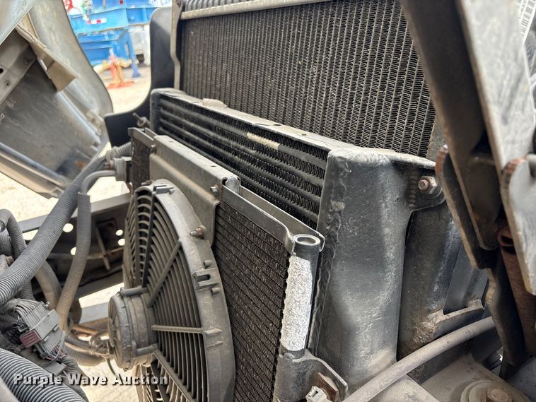 image for item EA6996 2007 Ford LCF flatbed truck