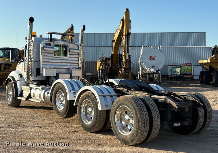 image for item EA7552 2020 Kenworth T880 semi truck