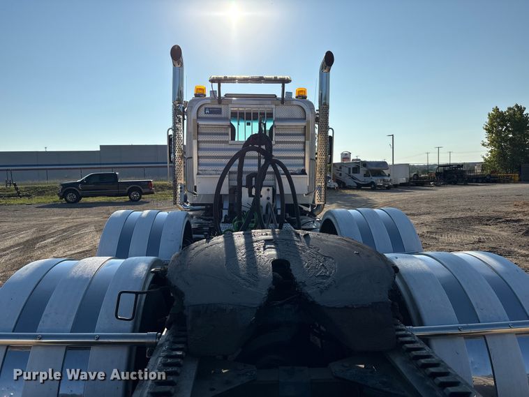 image for item EA7552 2020 Kenworth T880 semi truck