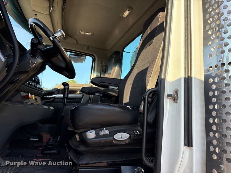 image for item EA7552 2020 Kenworth T880 semi truck