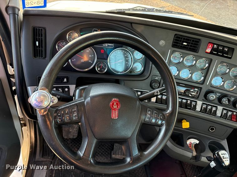 image for item EA7552 2020 Kenworth T880 semi truck