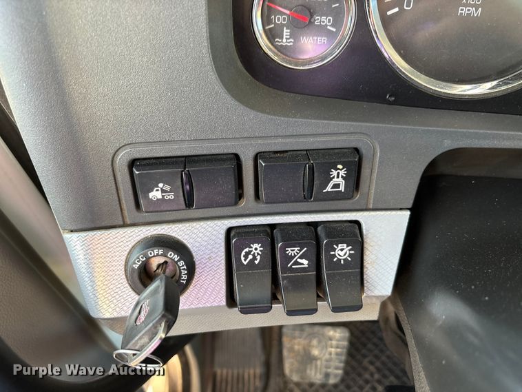 image for item EA7552 2020 Kenworth T880 semi truck