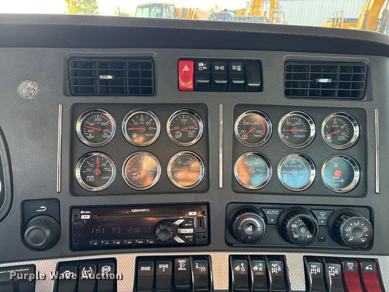 image for item EA7552 2020 Kenworth T880 semi truck