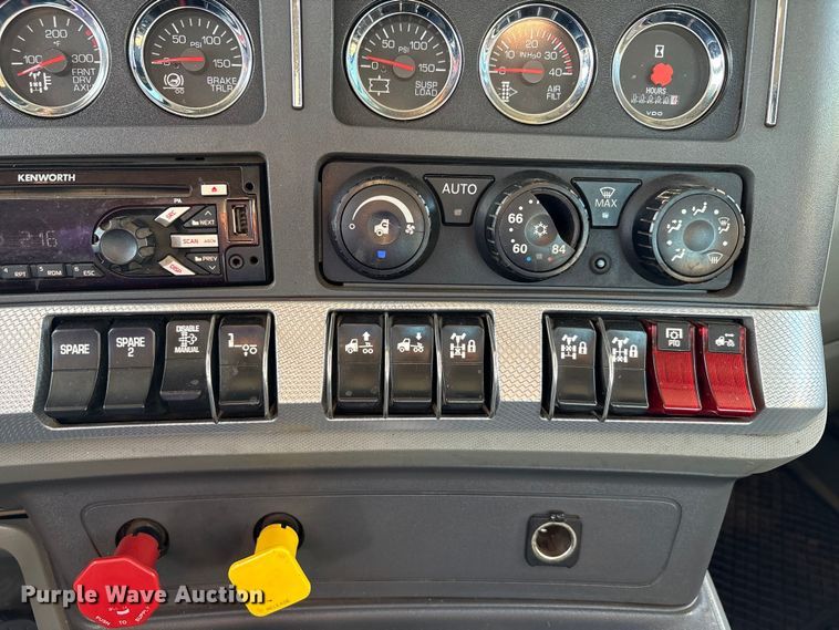 image for item EA7552 2020 Kenworth T880 semi truck