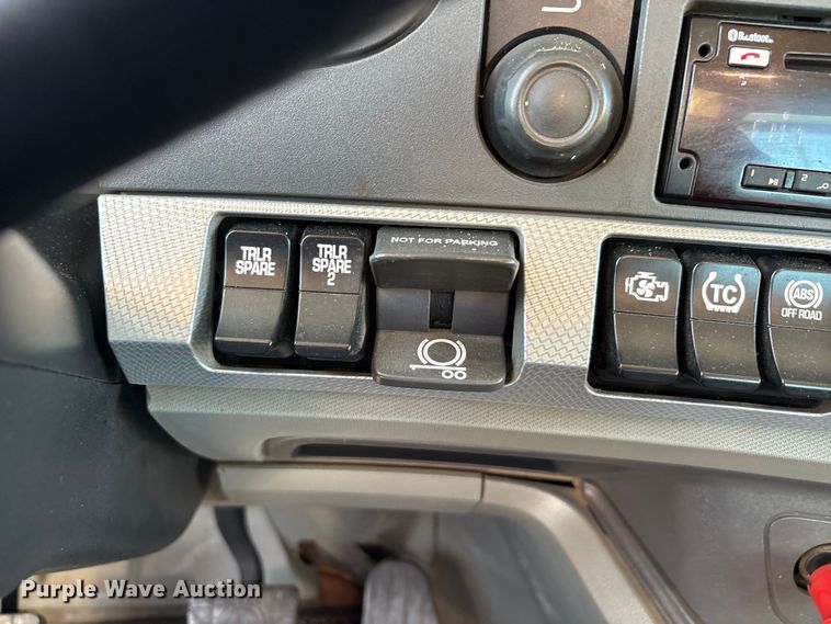 image for item EA7552 2020 Kenworth T880 semi truck