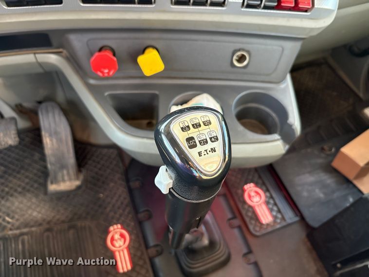 image for item EA7552 2020 Kenworth T880 semi truck