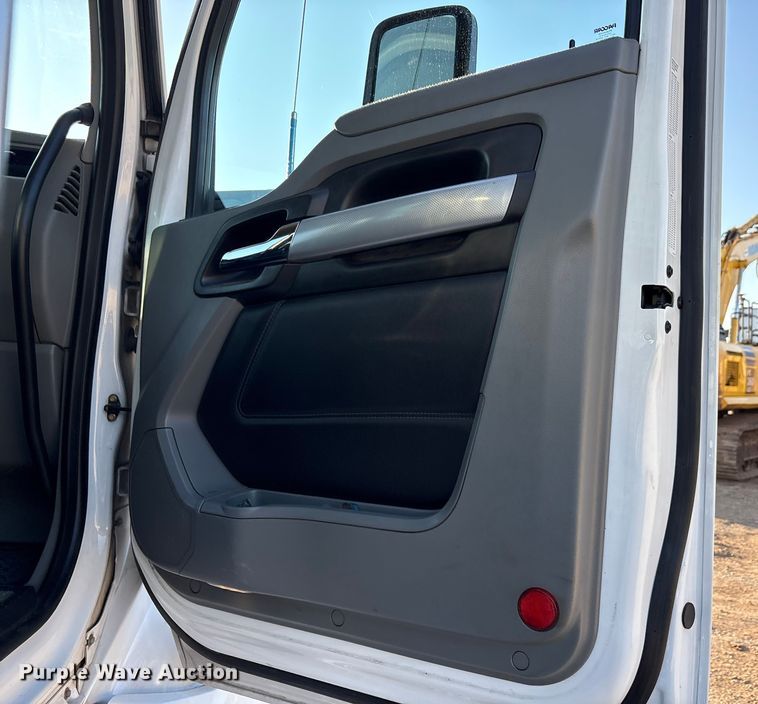 image for item EA7552 2020 Kenworth T880 semi truck