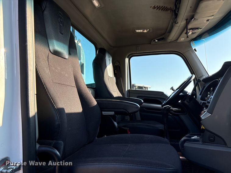 image for item EA7552 2020 Kenworth T880 semi truck